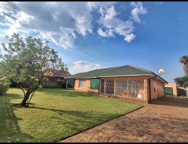 3 BEDROOM HOUSE FOR SALE IN SONLAND PARK